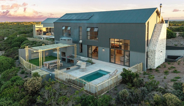 Tranquil 3-Bedroom Barn In Private Beach and Fynbos Estate