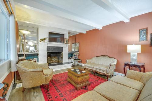 Tranquil Lakefront Home w/Sunroom in Burlington