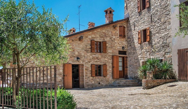Tranquil Village Stay with Fireplace