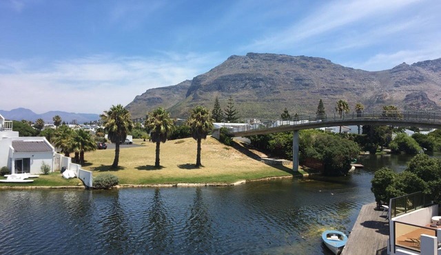 Tranquil waters in Marina Da Gama