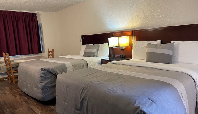 Travelers Beach Inn