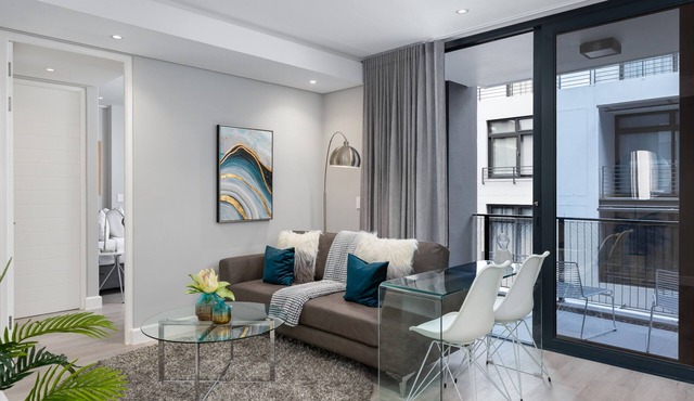 Trendy Green Point Apartment with Balcony & Aircon