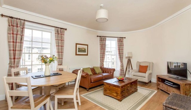 Trendy & Stylish Apartment in Edinburgh's New Town