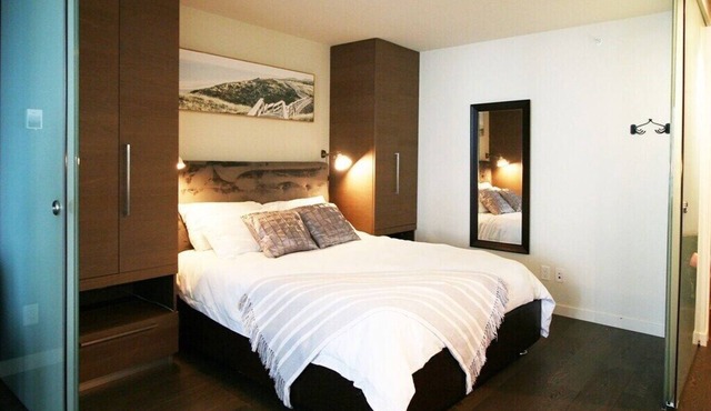 TRENDY VANCOUVER DOWNTOWN 1BD CONDO FOR RENT - FULLY FURNISHED