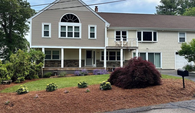 Trident Shores - Lake Views - Hot Tub - Sleeps 16