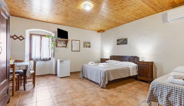 Triple Room Valerio: Tuscan Charm & Modern Comfort
