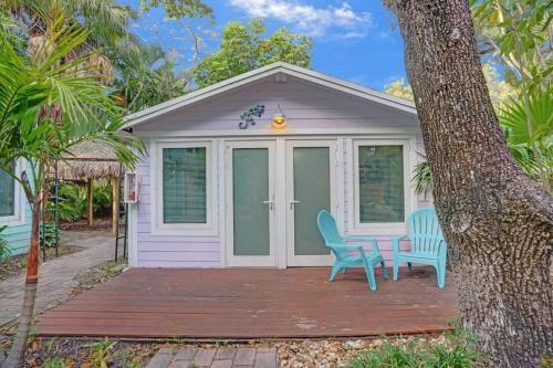 Tropical Oasis 2BR w Pool