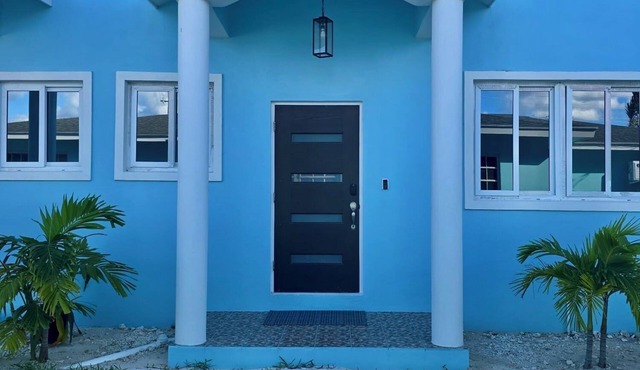 Tropical Oasis 2BR Townhouse Unit 3 Minutes from Airport & Beach
