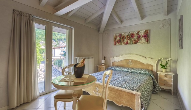 Tulip - Double Room with Balcony in Liberty Villa