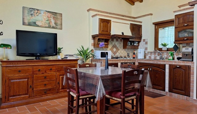 Tuscan Barn 15 min from Florence, Parking, Garden