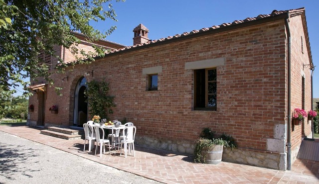 Tuscan Hilltop Farm Stay