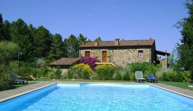 Tuscan life style with great view, park,pool,relax,hiking & bike trails