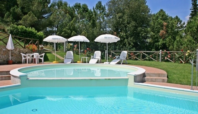Tuscan palace for large groups w/private pool, jacuzzi & BBQ