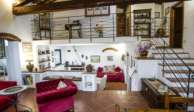 Tuscan Villa , Private Pool, Large Private park, A/C rooms, Electric Car Charger