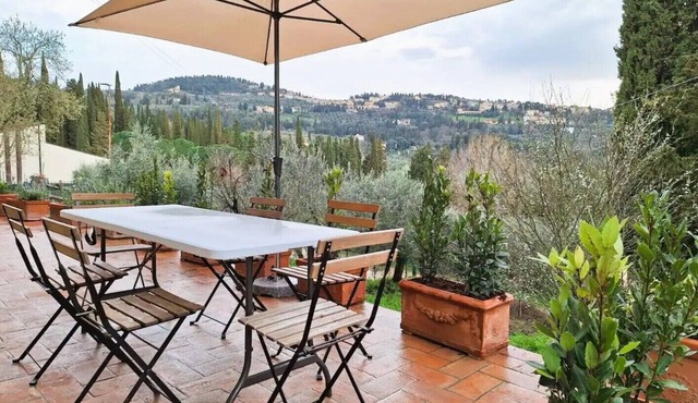 Tuscan Villa 15 min from Florence, Parking, Garden