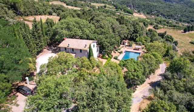 Tuscan villa hill and sea view 10 minutes from the beach with pool, park privacy