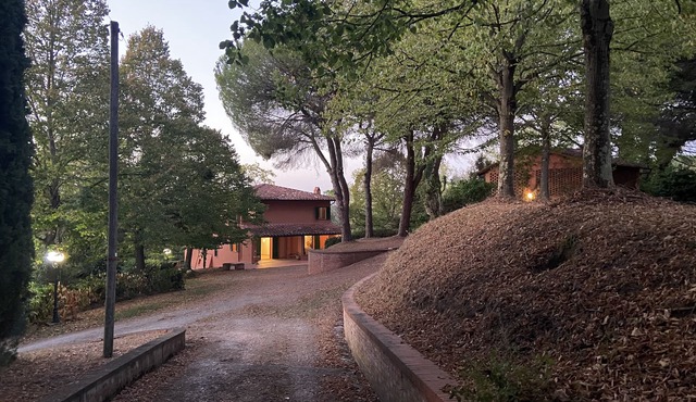 Tuscan villa with Florence, Pisa, Volterra & San Gimignano within 1 hour drive.