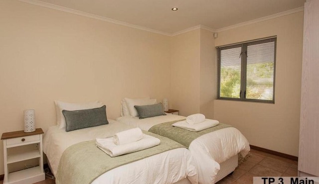 TWIN PIGG Coast House