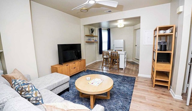 Two Bedroom- 10 Mins to Sports & Museums