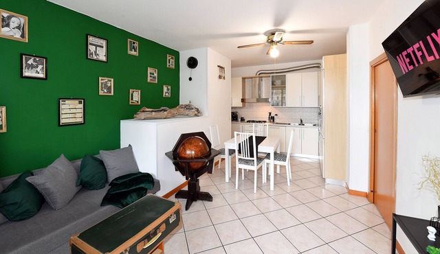 Two bedroom apartment with large garden a few steps from the sea