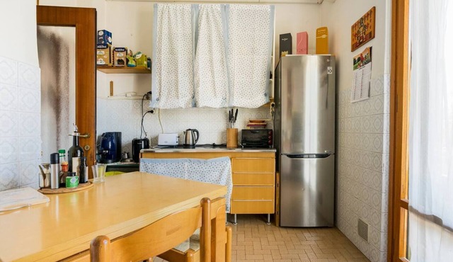 Two bedroom flat with hill views and free parking