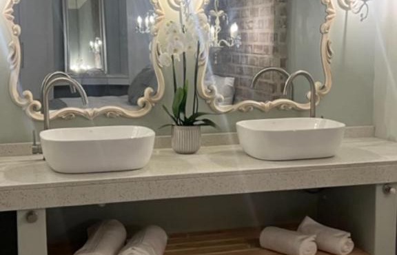 Two on Milner - ARUM COTTAGE - Stylish open-plan Guesthouse in Rondebosch