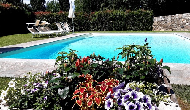 Two-room apartment "BLU" in farmhouse with swimming pool 8 km from the center of Florence