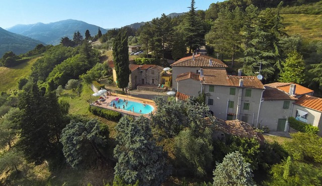 Typical tuscan farmhouse, between Florence and Bologna, swimming pool