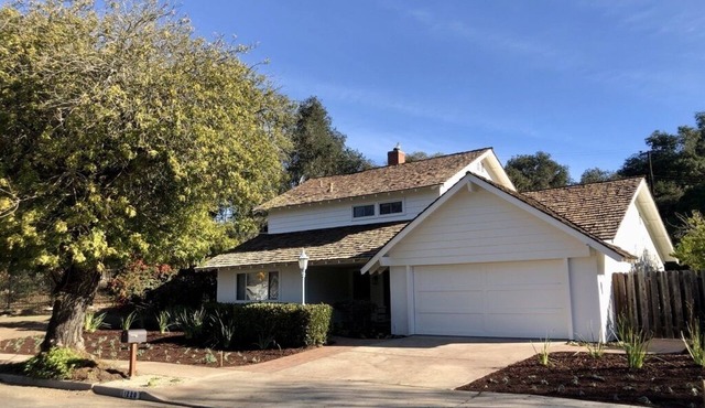 Ultimate SB Lifestyle, Beach vibe, Privacy, Sleeps 8, Newly remodeled