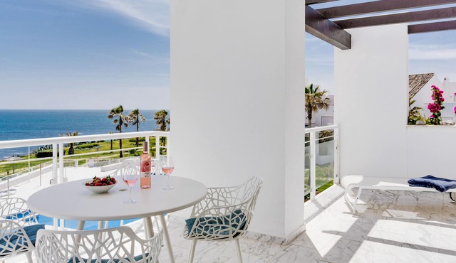 Unique Beachfront Apartment - Modern, Fantastic Sea Views & Direct Beach Access