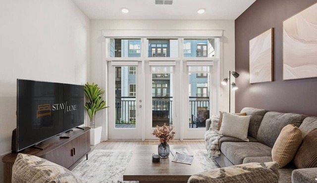 Urban Escape - Free Parking, Pool, Gym