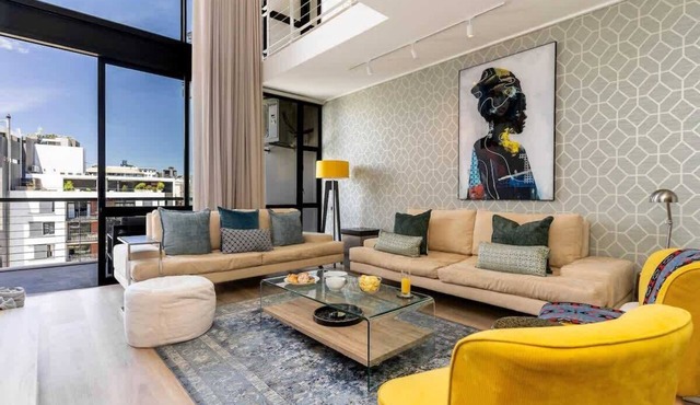 Urban Palette - Modern & Artistic Green Point Apt