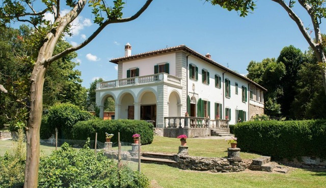 vacation holiday large villa rental, italy, near florence, tuscany, countryside, pool, view, wi-fi internet, short term