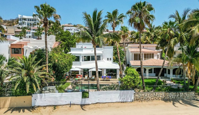 Vacation Home with Golf Course Views in San Jose del Cabo- Family Style Home