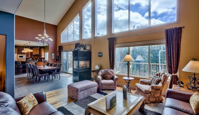 Vacation home with lots of amenities and convenient location to ski runs nearby