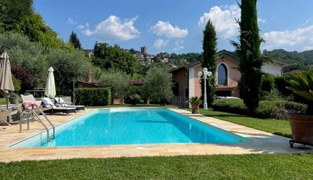 Vacation home - Chalet with garden and private pool