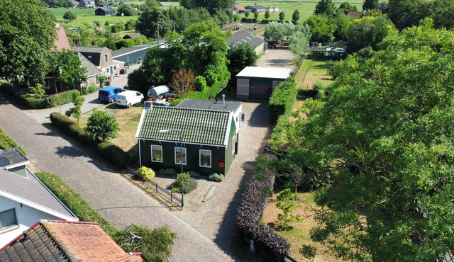 Vakantiehuis 't Hofje Nabij Dorpscentrum en Strand