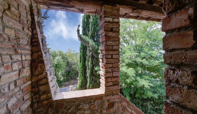 Varna Charm: Tuscan Getaway