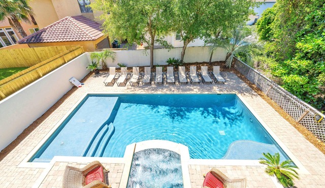 Venetian Palace | Frangista Beach Meditteranean Home | Paws Welcome + Short Walk to the Beach!
