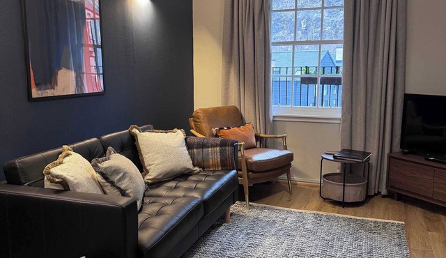 Vibrant Apartment in Edinburgh’s Old Town