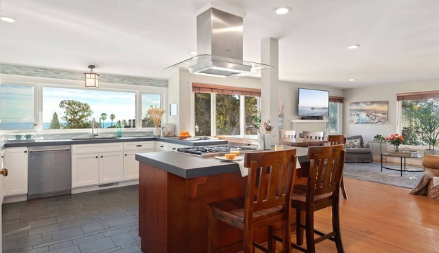 Views, Hot Tub & Exceptional Outdoor Living