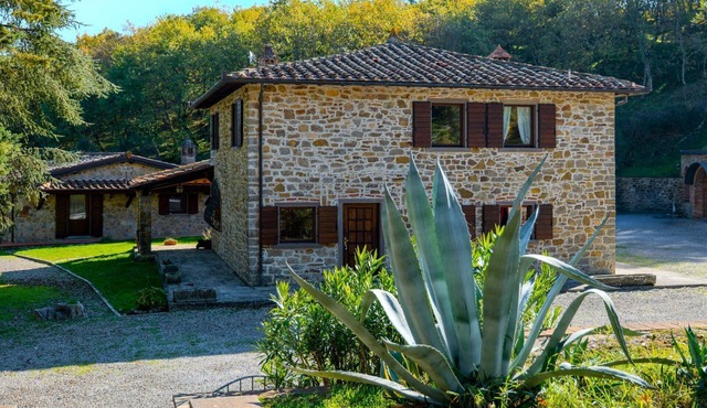 Villa with a private pool in an exceptionally panoramic location, just 2 km from Civitella in Valdic