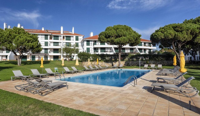 Vila Sol: Nice apartment with large south-facing terrace and view of own park