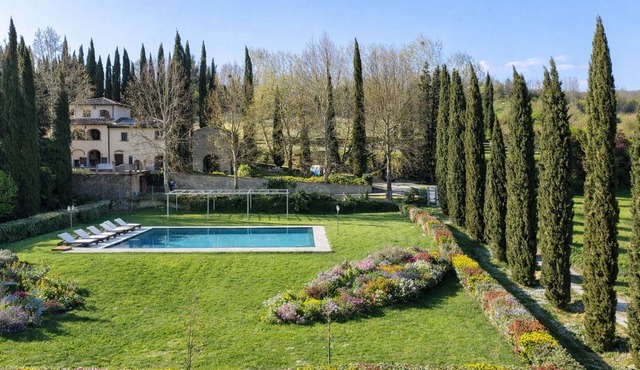 Villa with pool, gym, pond and panoramic views