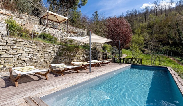 Villa 'Ancòra Tenuta Lonciano' with Pool and Mountain Views