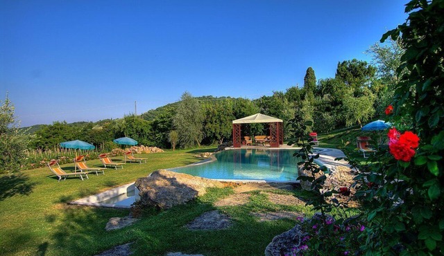 Villa Ardita: A characteristic and welcoming two-story villa surrounded by the greenery, with Free WI-FI.