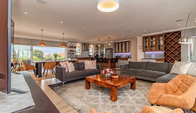 Villa Azure | Hermanus | Mountain & sea Views