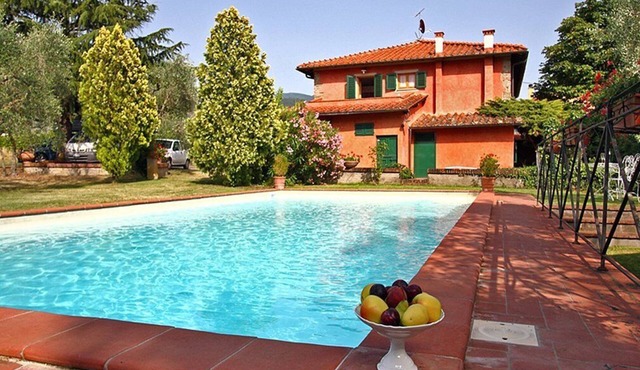 Villa Belletto: An elegant and welcoming two-story villa in the characteristic style of the Tuscan countryside, with Free WI-FI.