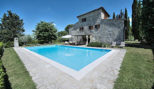 Villa Biancofiore: A characteristic and welcoming three-story ancient tuscan country house situated in the heart of the Tuscan countryside, with Free WI-FI.