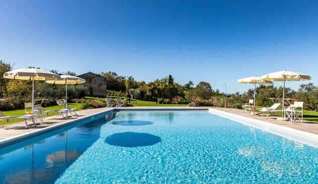 Villa Bonriposo with Private Pool, Wi-Fi, and Air Conditioning